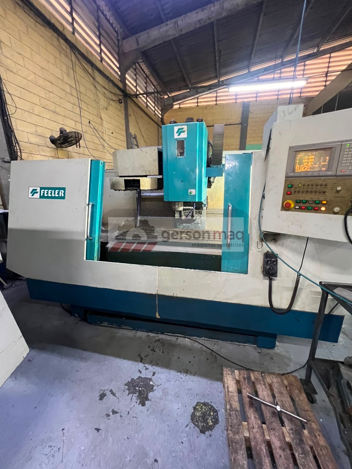 CENTRO DE USINAGEM FEELER FV1300 - GUIAS LINEARES - ANO 2000