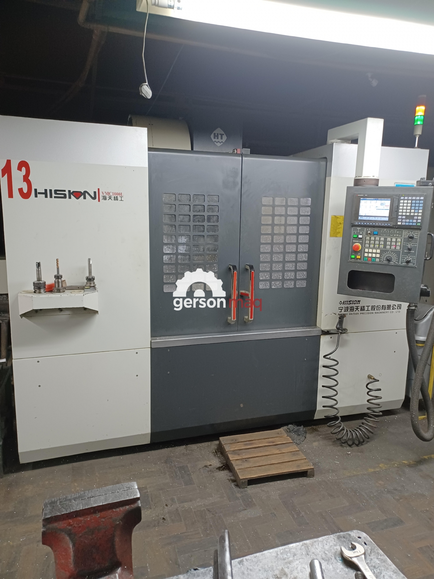 CENTRO DE USINAGEM HAITIAN HISION MODELO VMC-1000L ano 2015 com 4 eixo